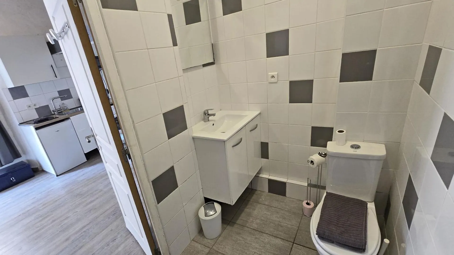 Gregbnb - Studio Mezzanine - Parking Inclus - Climatise - 15Min Gare 土伦 0*,  法国